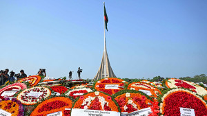 জাতীয় স্মৃতিসৌধ মানুষের ঢল, শ্রদ্ধার ফুলে ভরে উঠেছে বেদি
