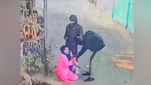 সিলেটে ৯ দিনের মাথায় ছিনতাইয়ের কবলে আরেক নারী, ভিডিও ভাইরাল 