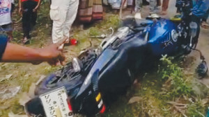 মোটরসাইকেল নিয়ন্ত্রণ হারিয়ে পিকআপের নিচে, নিহত ৩