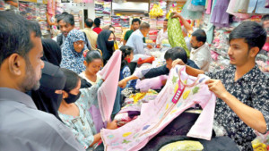 বাহারি নাম ও নকশার পোশাক বাড়তি দামে ক্রেতার নাভিশ্বাস