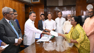সব সিটি করপোরেশনের পরিচ্ছন্নতা কর্মীদের ঈদ উপহার দিলেন প্রধানমন্ত্রী