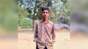 মেলায় তুচ্ছ বিষয় নিয়ে বাকবিতণ্ডার জেরে স্কুলছাত্রকে কুপিয়ে হত্যা