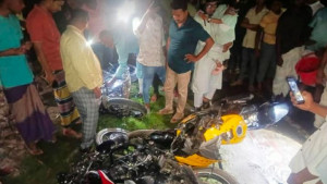 তিন মোটরসাইকেলের সংঘর্ষে প্রাণ গেল ২ বন্ধুর