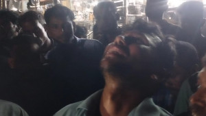 সন্তানকে বাঁচাতে গিয়ে কাভার্ডভ্যান চাপায় মায়ের মৃত্যু