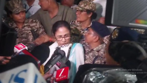 ভবানীপুরেও এগিয়ে শুভেন্দু, গণনাকেন্দ্র থেকে বেরিয়ে গেলেন মমতা