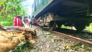 নীলফামারীতে ৬ ঘণ্টা পর ট্রেন চলাচল স্বাভাবিক
