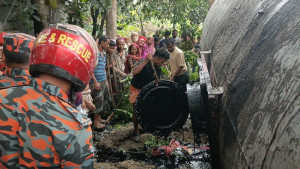 রায়গঞ্জে ট্রাক চাপায় পথচারী নিহত