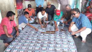 ঈদের আগে ২০০ দুস্থ পরিবারের মুখে হাসি ফোটাল বন্ধুরা