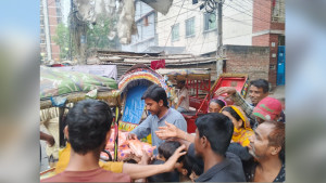 পথশিশুদের মাঝে খাদ্য বিতরণ দিয়ে ‘ইআরইউসি বাংলাদেশের’ যাত্রা শুরু