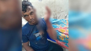 ঘেরের চিংড়ি লুটে বাধা, আটজনকে কুপিয়ে জখম করল যুবলীগের নেতাকর্মীরা