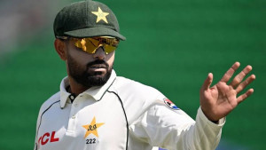 বাবরে আশার আলো দেখেন সরফরাজ
