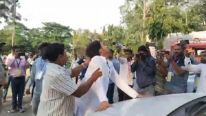 বর্ধমানে তৃণমূল কংগ্রেস নেতাকে মারধর বিজেপি সমর্থকদের
