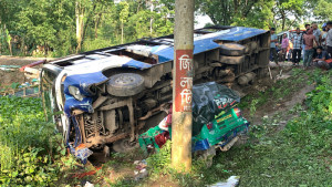 হাসপাতালে যাওয়া হলো না বাবা, দুই মেয়ে ও জামাতার
