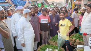 কাঁচাবাজার ঘুরে জামায়াত আমির বললেন, চাঁদাবাজিতে পণ্যের দাম বাড়ছে