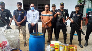 ভেজাল-নকল ওষুধ ও খাদ্য তৈরির কারখানায় র‌্যাবের অভিযান, জরিমানা