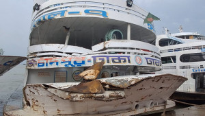 হঠাৎ কালবৈশাখী ঝড়ে দুই লঞ্চের সংঘর্ষ, আহত ১০
