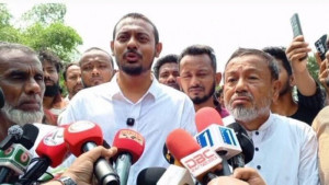 স্বরাষ্ট্রমন্ত্রীর ‘লাল-সবুজ চুড়ি’ পরে বসে থাকা উচিত: নাসিরুদ্দিন পাটোয়ারী