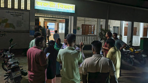 নওগাঁয় প্রাইভেটকার নিয়ন্ত্রণ হারিয়ে ব্রিজে ধাক্কা, নিহত ২