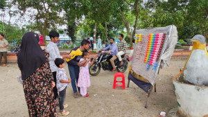 ‘বসার উপায় নেই, খেতে বাধ্য করেন দোকানিরা’
