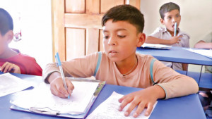 ভ্যান ছেড়ে স্কুলে ফিরল ছোট্ট জুনায়েদ