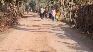 সড়কের পাশে বালুর অবৈধ   ব্যবসা, দুর্ভোগে গ্রামবাসী