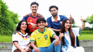 প্রিয় দলের জন্য শত্রু শত্রু খেলা