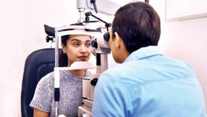৩০ পেরোলেই চোখের পরীক্ষা কেন জরুরি