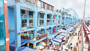 হকার্স মার্কেটে হাতেগোনা হকার