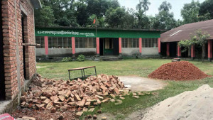 বিদ্যালয়ের মাঠে নির্মাণসামগ্রী এক বছর ধরে খেলাধুলা বন্ধ