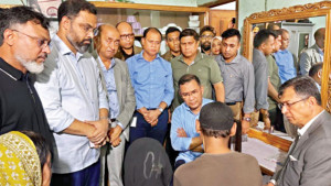 শিশুটির বড় বোনের দায়িত্ব নিলেন প্রধানমন্ত্রী