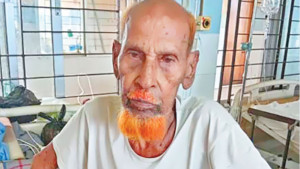 হাসপাতালে কাতরাচ্ছেন পল্লি বাউল জবান আলী