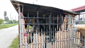 পেট্রোল ঢেলে বাঁশিওয়ালার দোকান পোড়াল মাদকাসক্ত