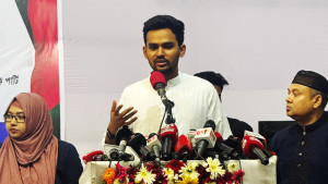 সরকার ‘ভায়োলেন্স’ বেছে নিলে আমাদেরও বাধ্য হতে হবে: আসিফ মাহমুদ