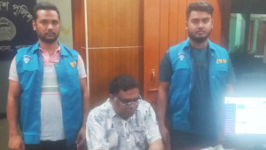 দুর্নীতির অভিযোগে শাহজাদপুরের পিআইও গ্রেপ্তার