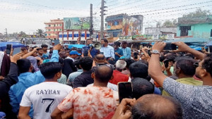 শিশু ধর্ষণচেষ্টার ঘটনায় বিক্ষোভ, সড়ক অবরোধ