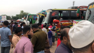 'আমরা যাত্রীদের থেকে অতিরিক্ত ভাড়া নিতে চাই না, কিন্তু কী করব?' 