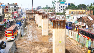 ৯ বছরেও শেষ হয়নি ফ্লাইওভার, ভোগান্তি