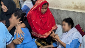 ঈশ্বরদীর স্কুলে হঠাৎ অসুস্থ শতাধিক ছাত্রী