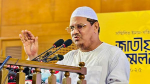 জুলাই সনদ বাস্তবায়নে প্রধানমন্ত্রীর প্রতিশ্রুতিতে আস্থা চরমোনাই পীরের