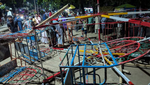 ময়মনসিংহে চলন্ত নাগরদোলা ভেঙে পড়ে আহত ৫