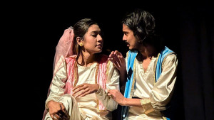 মঞ্চে লাইলি-মজনুর প্রেম