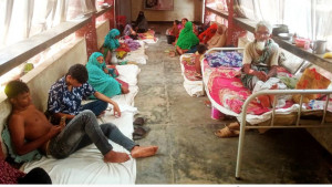 ধারণক্ষমতার প্রায় পাঁচগুণ রোগী, বারান্দায় চলছে চিকিৎসাসেবা