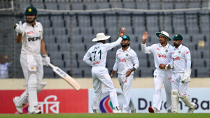 বৃষ্টিবিঘ্নিত ম্যাচে ৩৪ রানের লিড নিয়ে দিন শেষ বাংলাদেশের