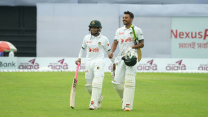 ৩ উইকেটে ১০১ রান তুলে লাঞ্চে বাংলাদেশ