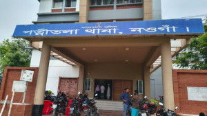 নওগাঁয় ট্রাক-ভ্যান মুখোমুখি সংঘর্ষে নিহত ২