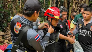 লাওসে স্বর্ণের খোঁজে গুহায় গিয়ে এক সপ্তাহ ধরে আটকা সাতজন
