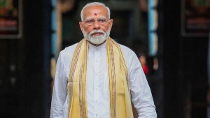 সাংবাদিকের প্রশ্নের উত্তর না দিয়ে চলে গেলেন মোদি