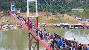ঈদের ছুটিতে পর্যটকদের পদচারণায় মুখর রাঙামাটি-সাজেক