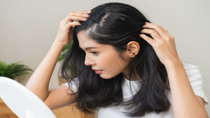 গরমে মাথার ত্বক ঘামছে? যা করবেন