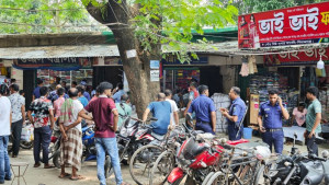 নিজ দোকানে গলাকাটা অবস্থায় ব্যবসায়ীকে উদ্ধার